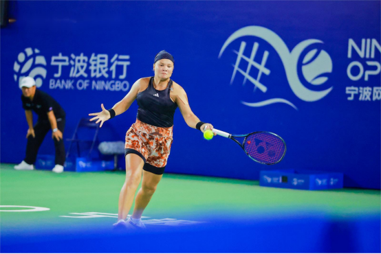 她对运动的